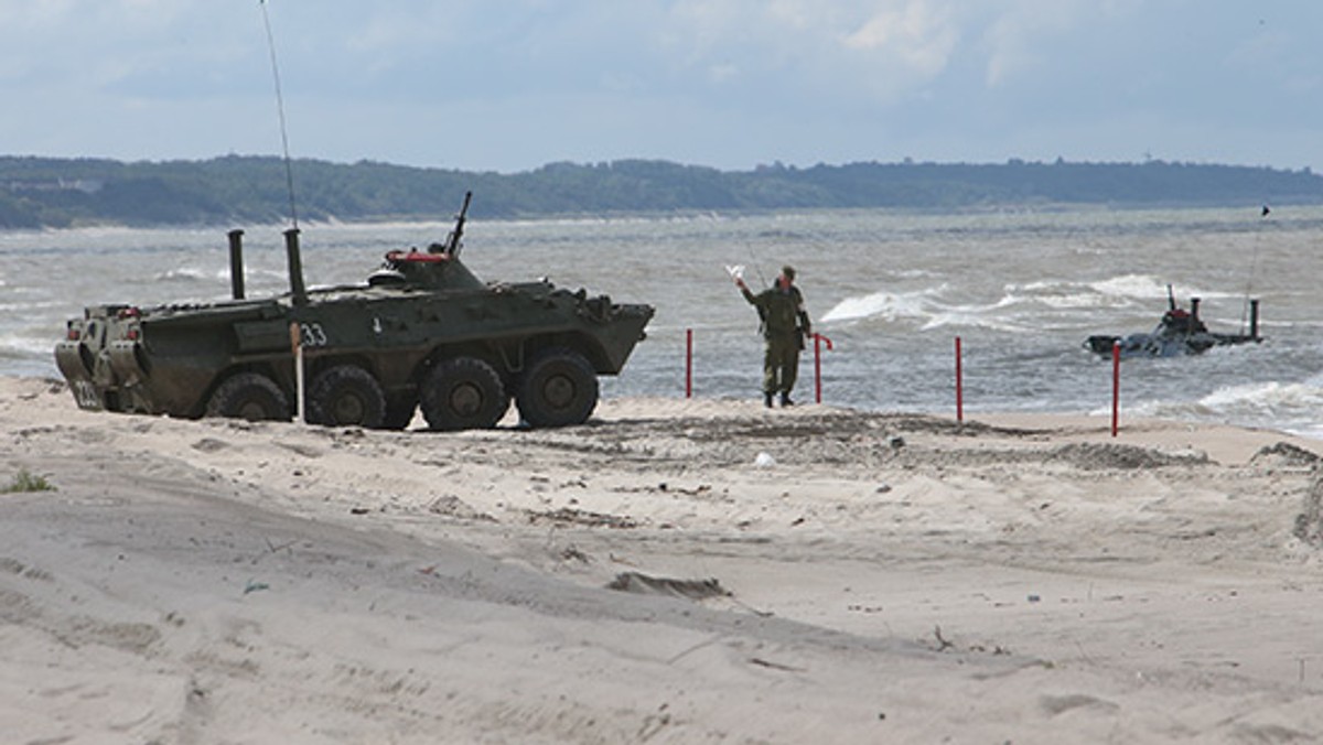 Między 16 i 20 czerwca na poligonie w Obwodzie Kaliningradzkim odbędą się "zawody" dla piechoty morskiej - poinformowało MON Federacji Rosyjskiej. Załogi pojazdów opancerzonych, reprezentujące jednostki z całego kraju, będą zmagać się w ćwiczeniach o nazwie "Bałtyckie Wojenno-Morskie Derby 2014".