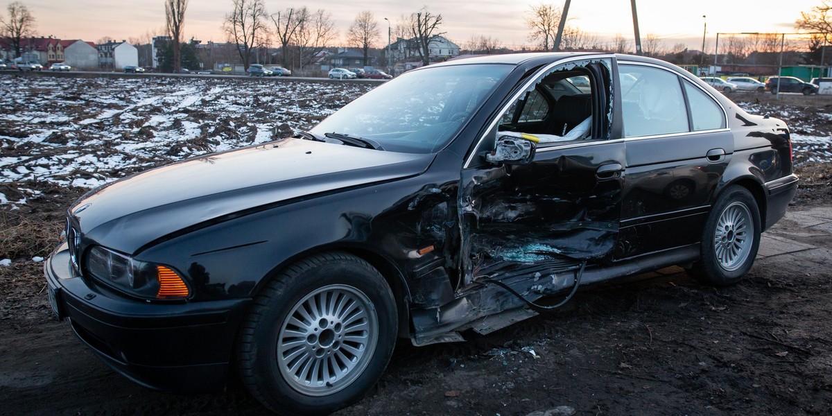 Wypadek rzadowego BMW pod Warszawa