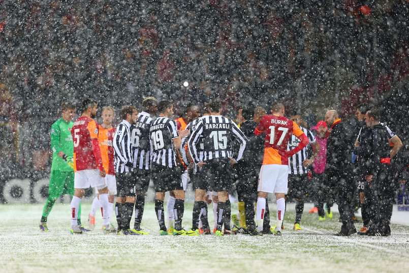 Liga Mistrzów: Piłkarze Galatasaray i Juventusu przegrali ze śniegiem