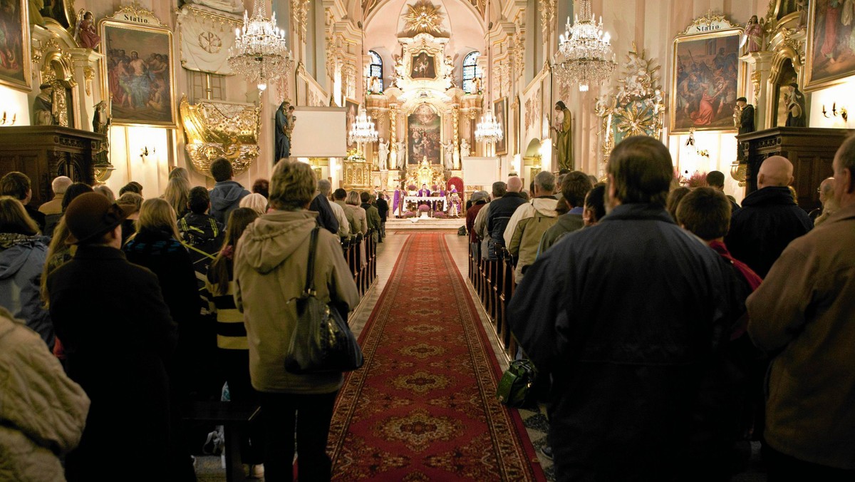 Zgodnie z tym, co wykazały najnowsze badania, w Anglii i Walii zanotowano spadek liczby wiernych o 13 proc. w ostatniej dekadzie. Nie jest to jednak problem tylko brytyjski. Odsetek wierzących spada prawie w każdym kraju na świecie.