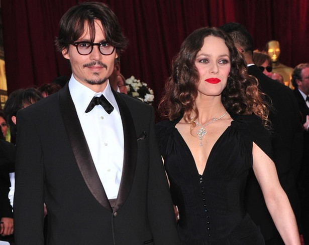 Johnny Depp śpiewa miłosną piosenkę dla Vanessy Paradis