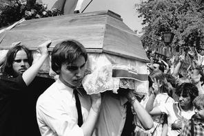 Pogrzeb Grzegorza Przemyka na cmentarzu Powązkowskim, Warszawa, 19 maja 1983 r.