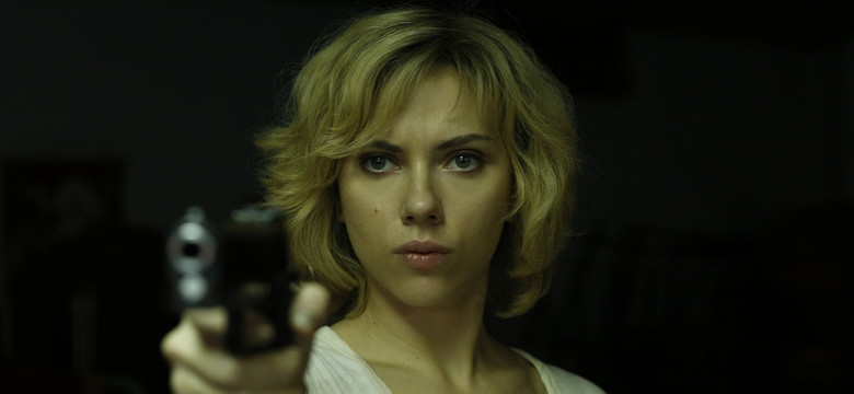 Scarlett Johansson demoluje ulice Paryża – zobacz!