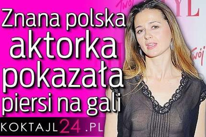 Założyła prześwitującą bluzkę. Wszystko widać