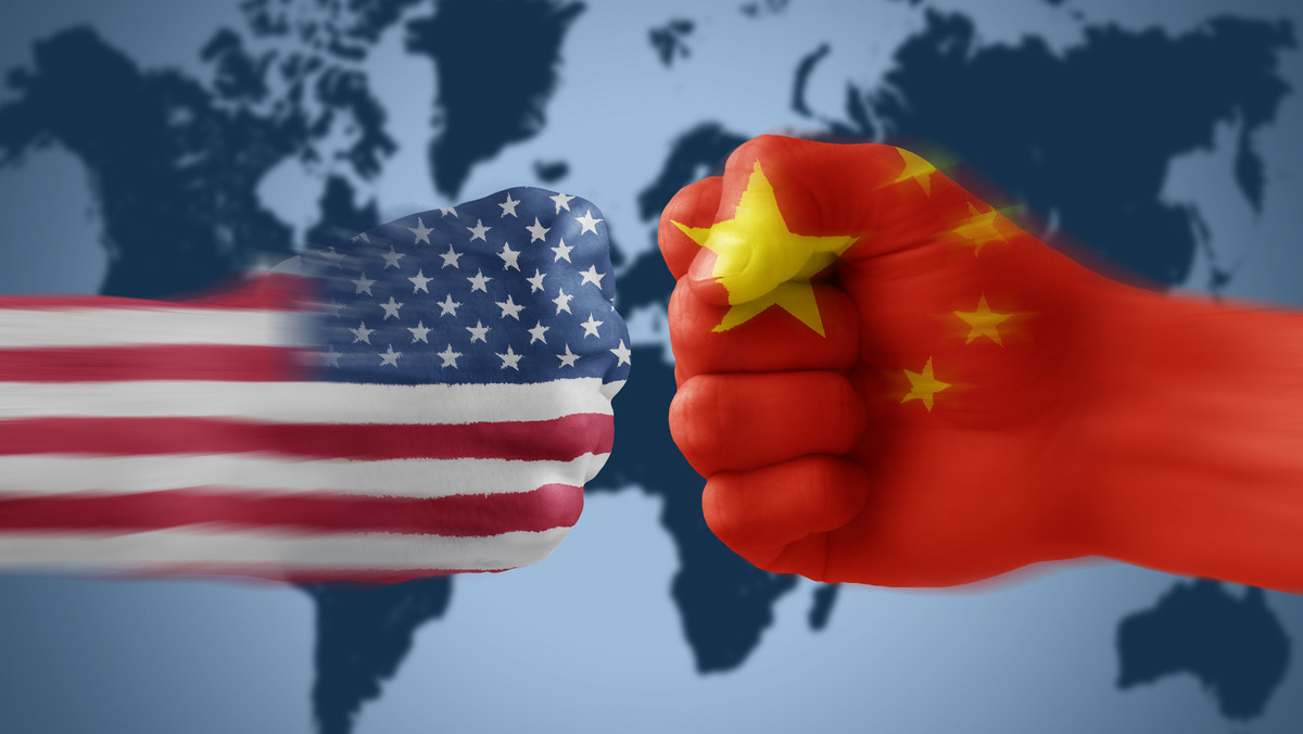 Donald Trump zagroził Pekinowi wprowadzenie dodatkowych 10 proc. ceł na kolejne importowane towary chińskie. Chodzi o 200 mld dolarów. Ruch prezydenta USA doprowadziłby do eskalacji trwającej już wojny handlowej.
