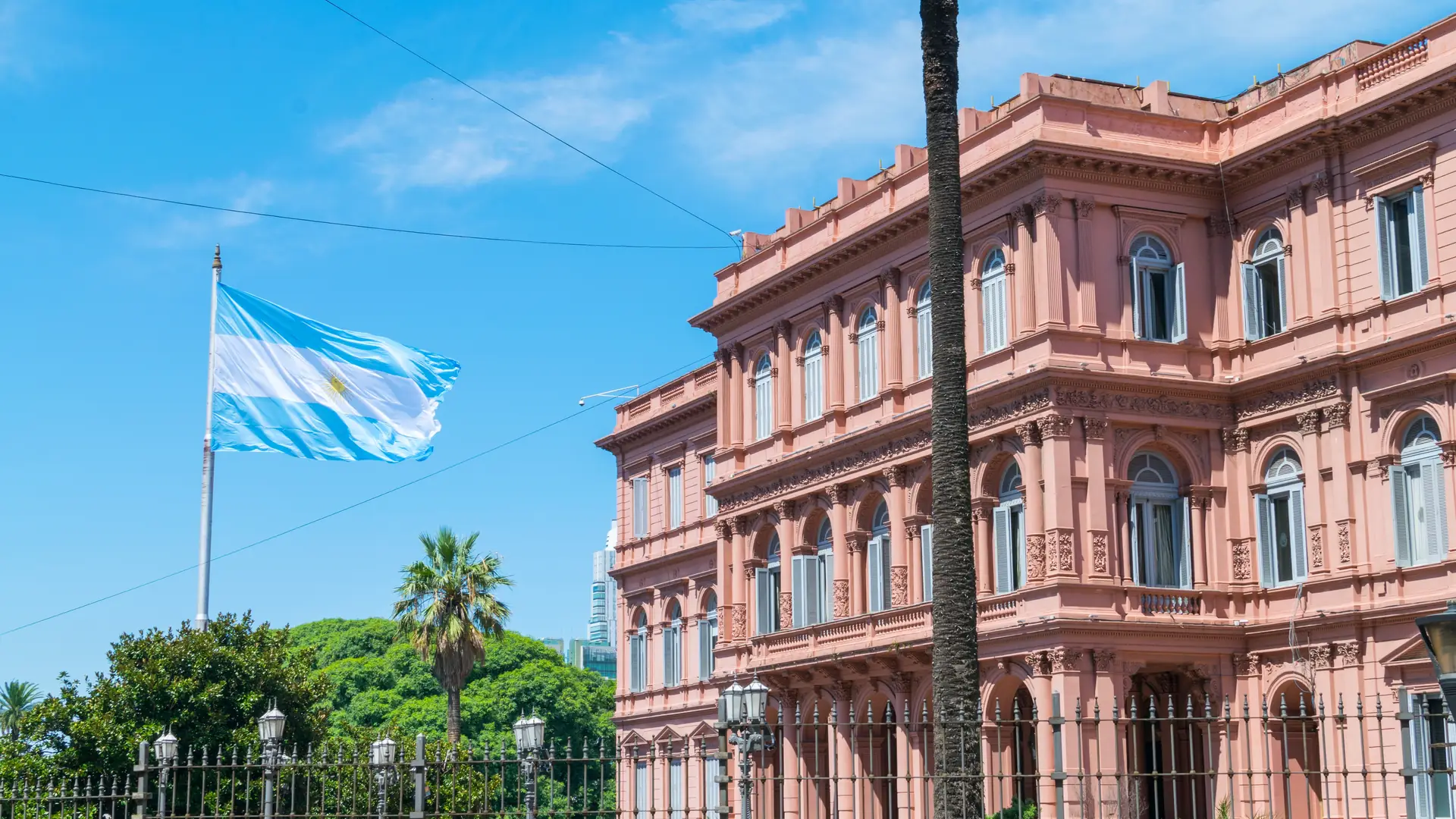 Ciężarne Rosjanki uciekają nielegalnie do Argentyny. Pomagają im grupy przestępcze