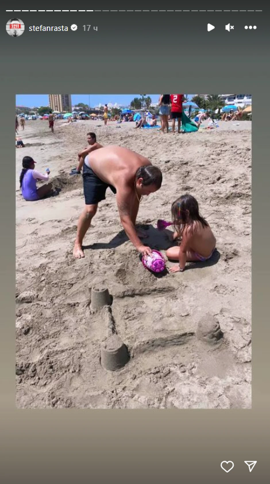 Rasta sa ćerkom Tarom na moru