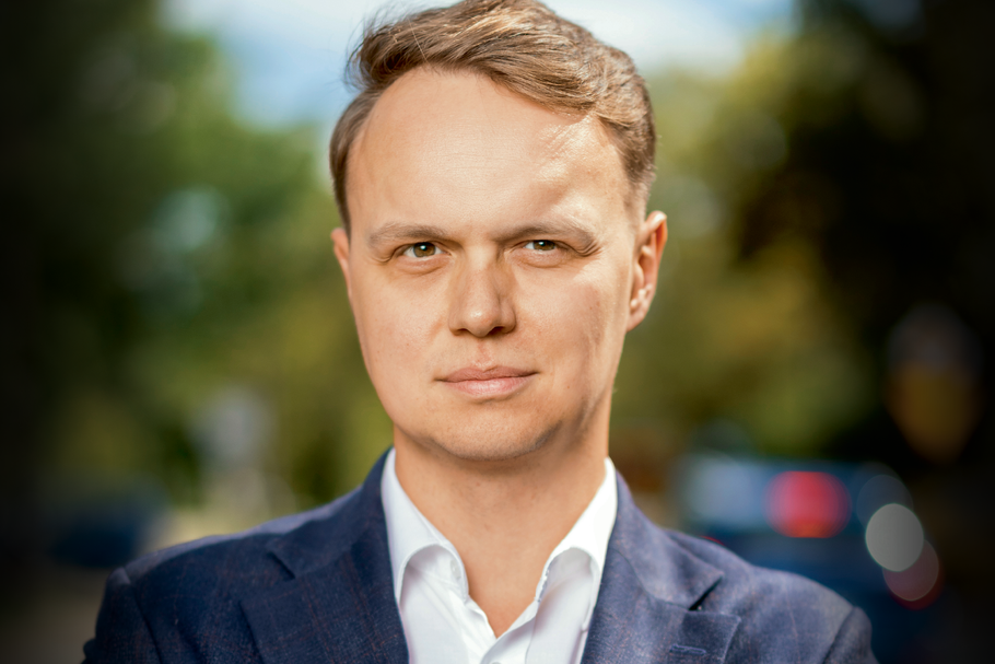 Marcin Zieliński, prezes zarządu i główny ekonomista Forum Obywatelskiego Rozwoju. Autor analiz na temat transformacji gospodarczej w Polsce, roli własności prywatnej w gospodarce, ekonomicznej analizy regulacji, rynku finansowego i sektora bankowego. Absolwent Wydziału Prawa, Administracji i Ekonomii Uniwersytetu Wrocławskiego.