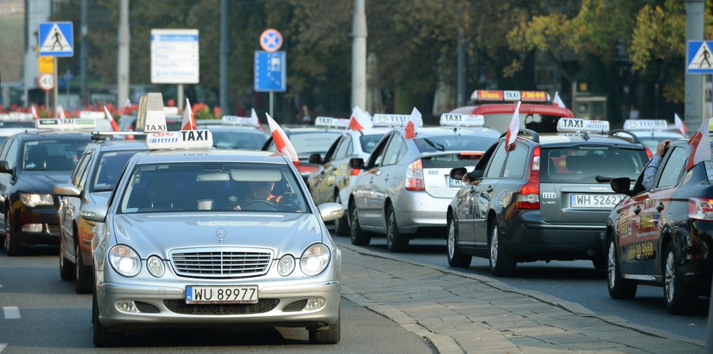Protest taksówkarzy w Warszawie. Taksówkarze na pl. Bankowym (cat) PAP/Jacek Turczyk