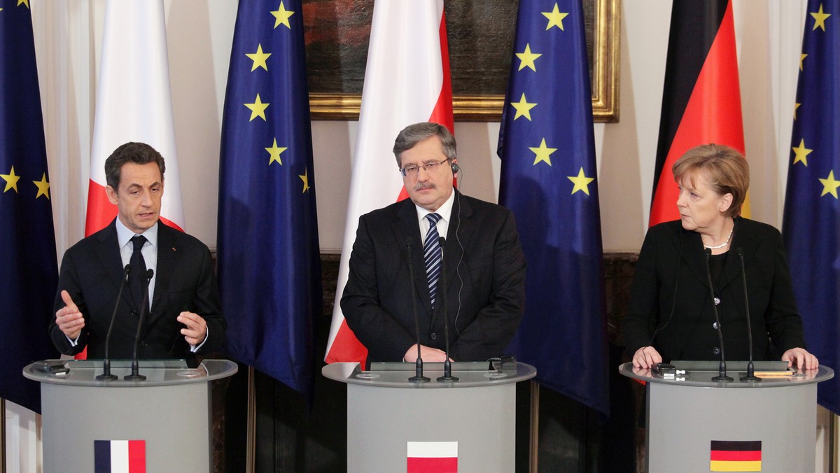 Deklaracja kanclerz Niemiec Angeli Merkel o wsparciu Polski przez jej kraj w czasie naszej prezydencji w UE - to jeden z efektów poniedziałkowego szczytu przywódców państw Trójkąta Weimarskiego w Warszawie. Nicolas Sarkozy po spotkaniu chwalił naszego prezydenta za politykę wobec Rosji.