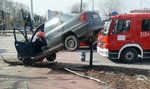 Kierowca dostał ataku padaczki. Skosił słup na Łagiewnickiej 