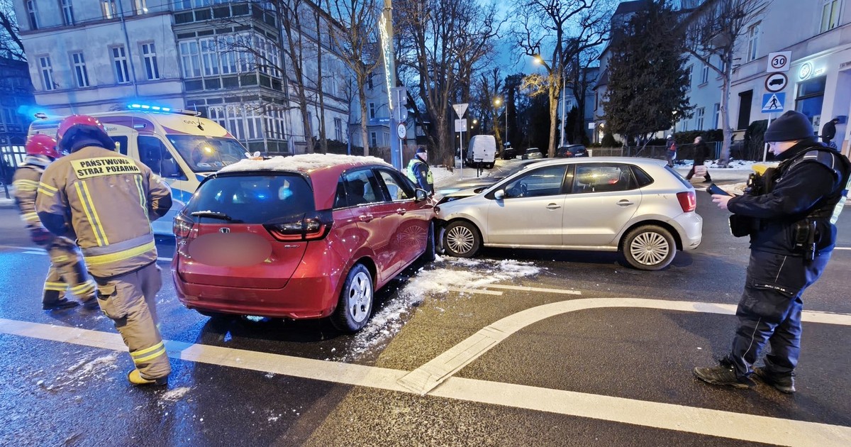 Fatalny błąd 72-latki. Doszło do dramatu. Ucierpiała młoda mama i jej maleńki synek