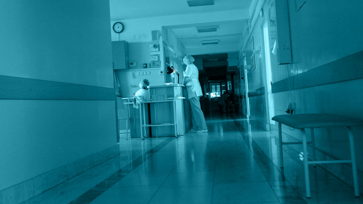 Na terenie gorzowskiego szpitala zmarła starsza kobieta, u której zdiagnozowano objawy świńskiej grypy. Jak podaje Wojewódzka Stacja Sanitarno-Epidemiologiczna w Gorzowie Wlkp., w regionie potwierdzono kolejne cztery przypadki zachorowania na wirusa AH1N1.