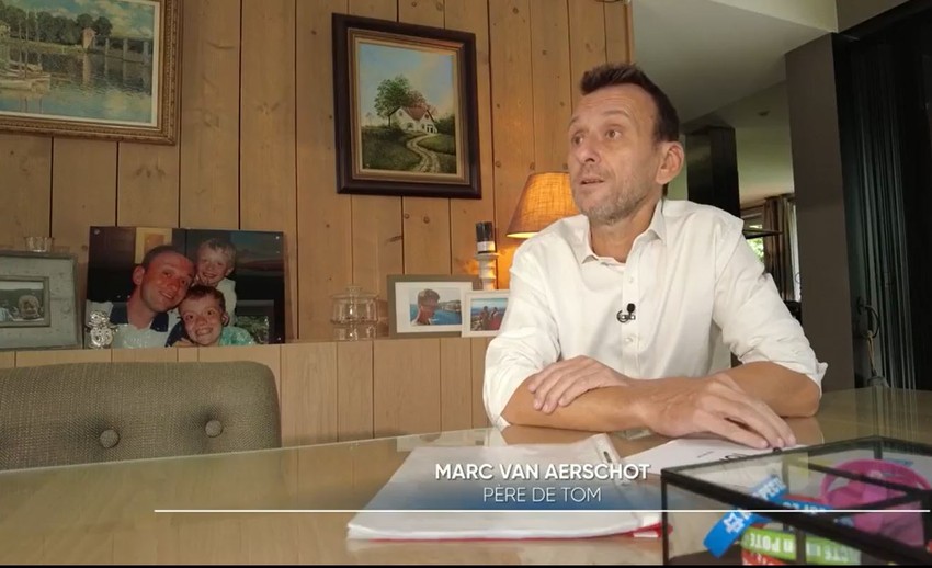 Tomove slike i stvari su i dalje na sve strane u kući