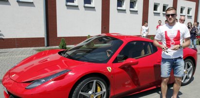 Przyjechał do szkoły ferrari