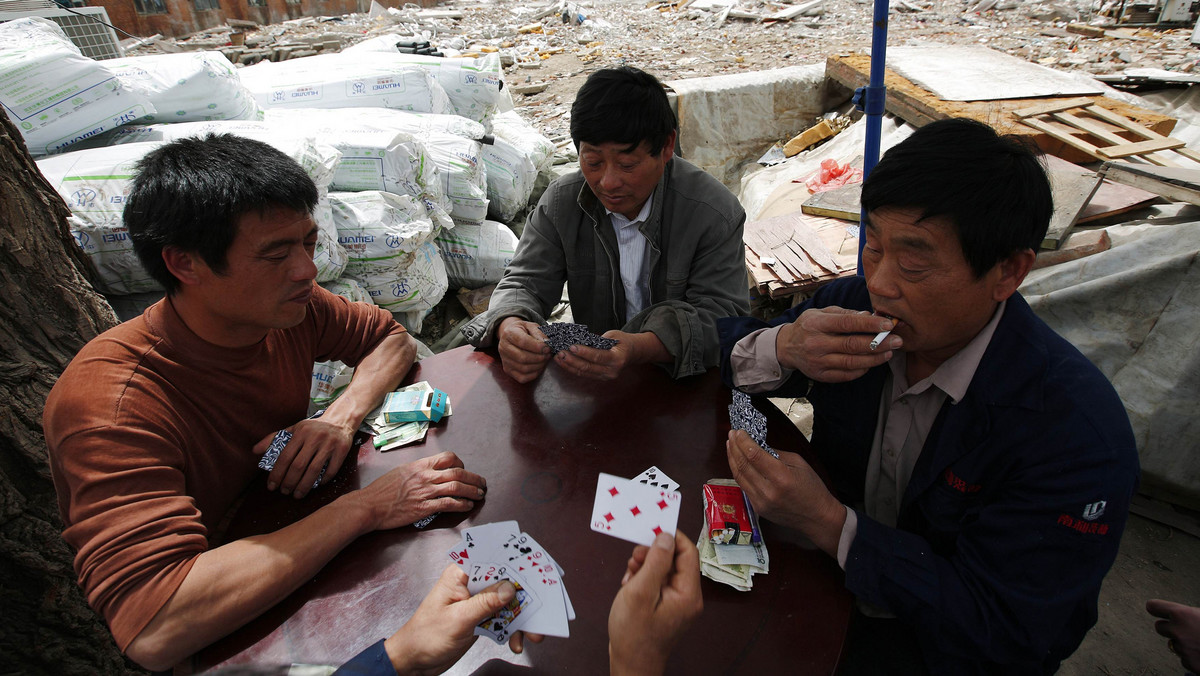 Mieszkańcy Dongxiaokou podczas gry w karty