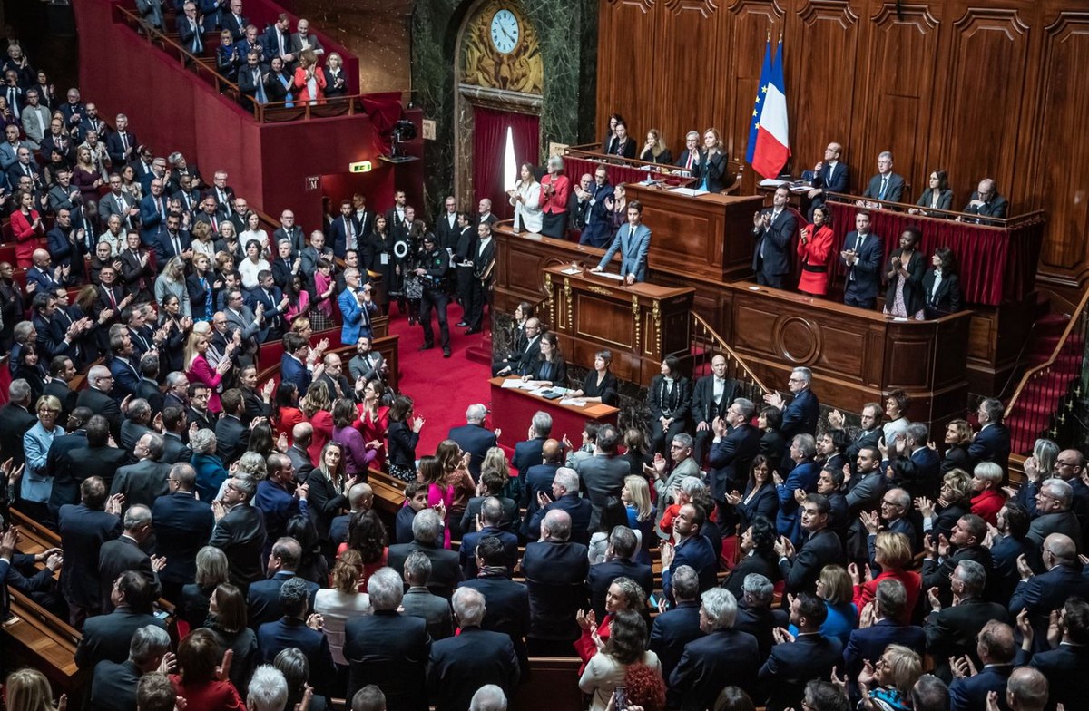 Francja staje się pierwszym krajem na świecie, który zapisuje prawo do aborcji w konstytucji