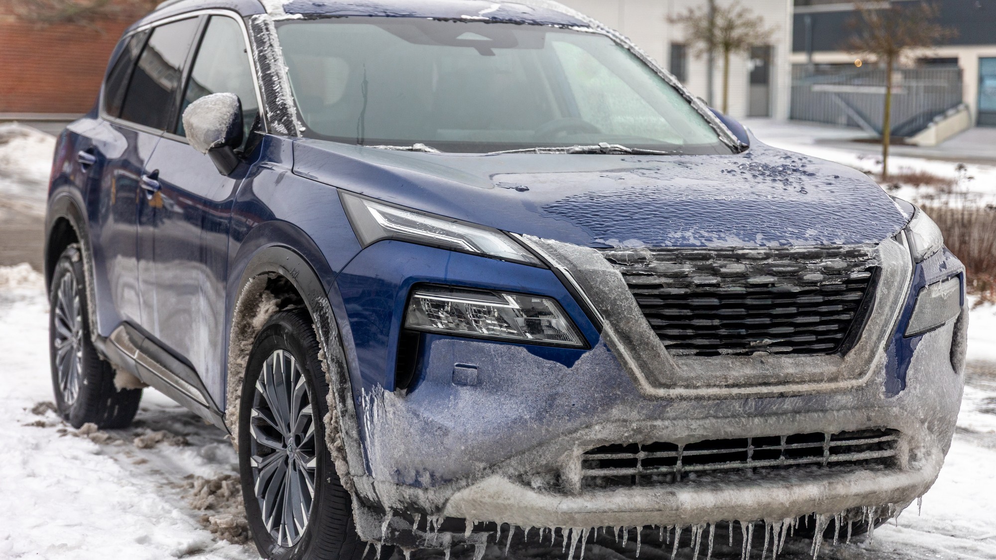 Znečistené evidenčné číslo na Slovensku môže vodiča vyjsť poriadne draho. Policajné hliadky sa vo februári zameriavajú na čitateľnosť značiek v blate či snehu. 