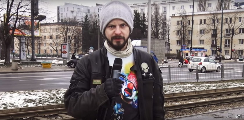 Prowokował demonstrantów pod TVP. Jest reakcja Telewizji