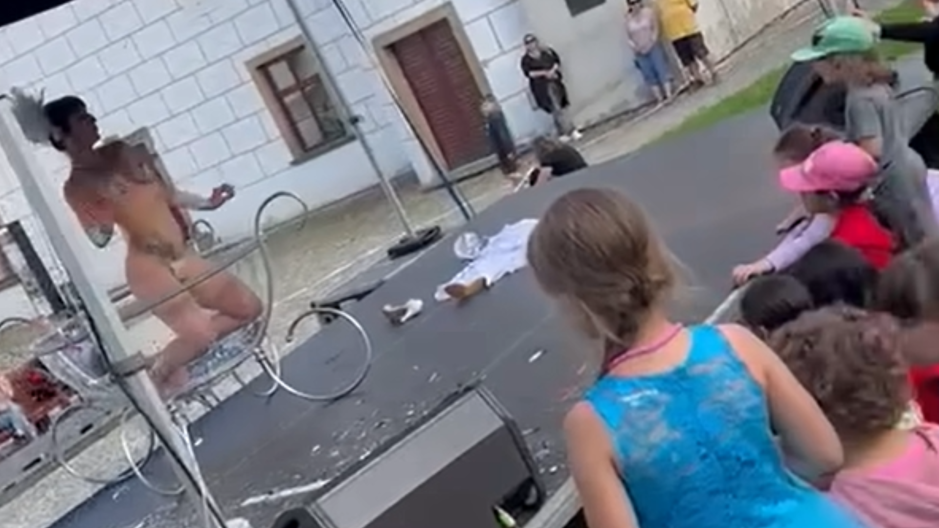 Žena vystupovala hlavne pred detským obecenstvom.
