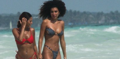 Dziewczyna gwiazdora PSG kusi na meksykańskiej plaży. Bardzo skąpe bikini