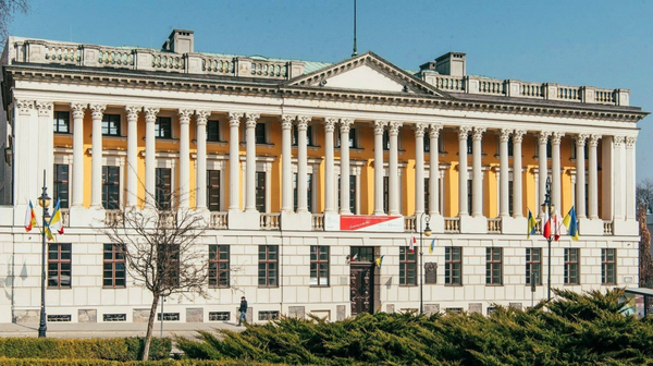 Bibliotekarze z Poznania chcą, by zacny gmach przy pl. Wolności nie kojarzył się tylko z miejscem, w którym wypożycza się książki, ale był tętniącym życiem kulturalnym punktem miasta. 