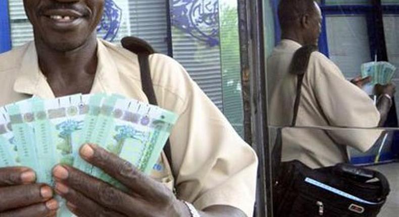 Sudanese pound falls to record low against dollar on black market