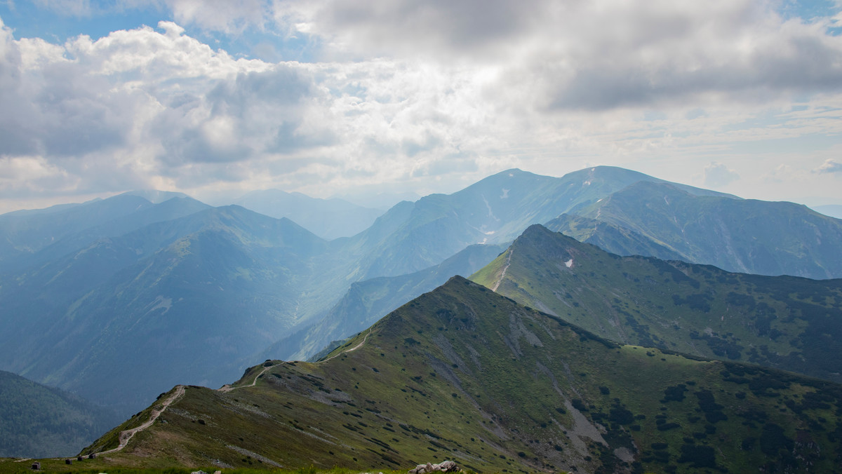 Tatry: Pijany turysta spał w górach. Trafił na komisariat