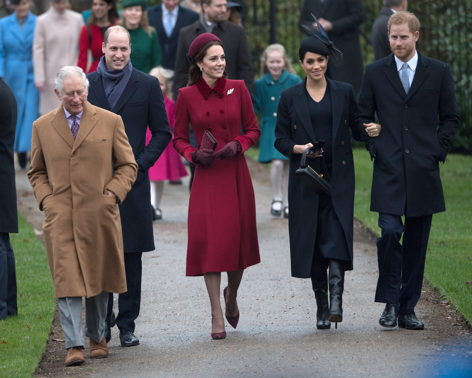 Książę Karol, książęta Cambridge - Kate i William oraz książęta Sussex - Meghan i Harry