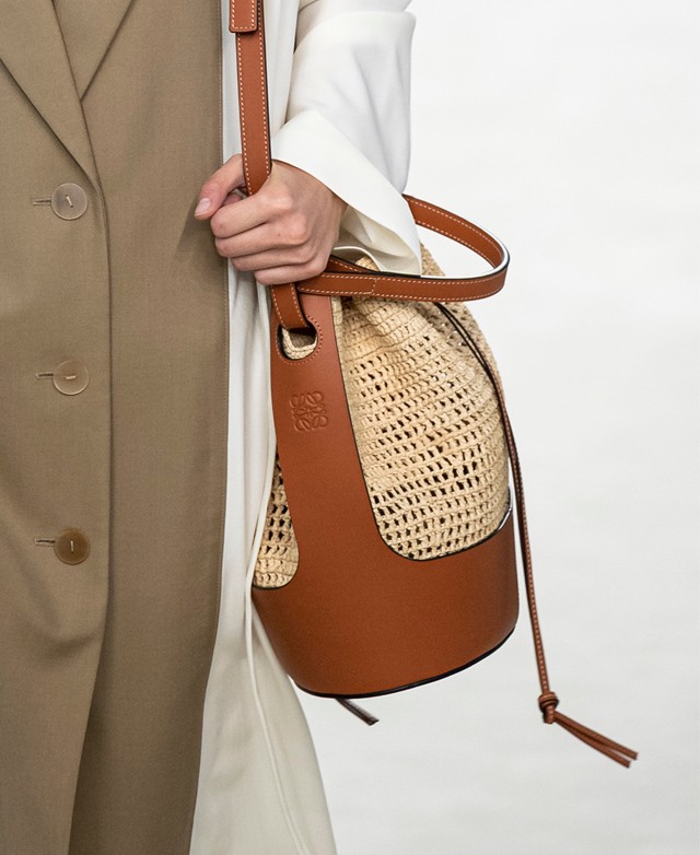 Raffia táska a Loewe kollekciójában