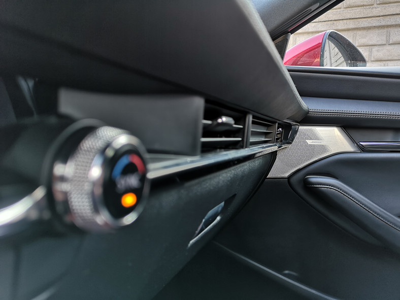 Mazda 3 z systemem MZD Connect i nagłośnieniem Bose