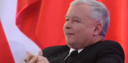 Metaxa w kieliszku prezesa PiS? Kaczyński świętuje po grecku!