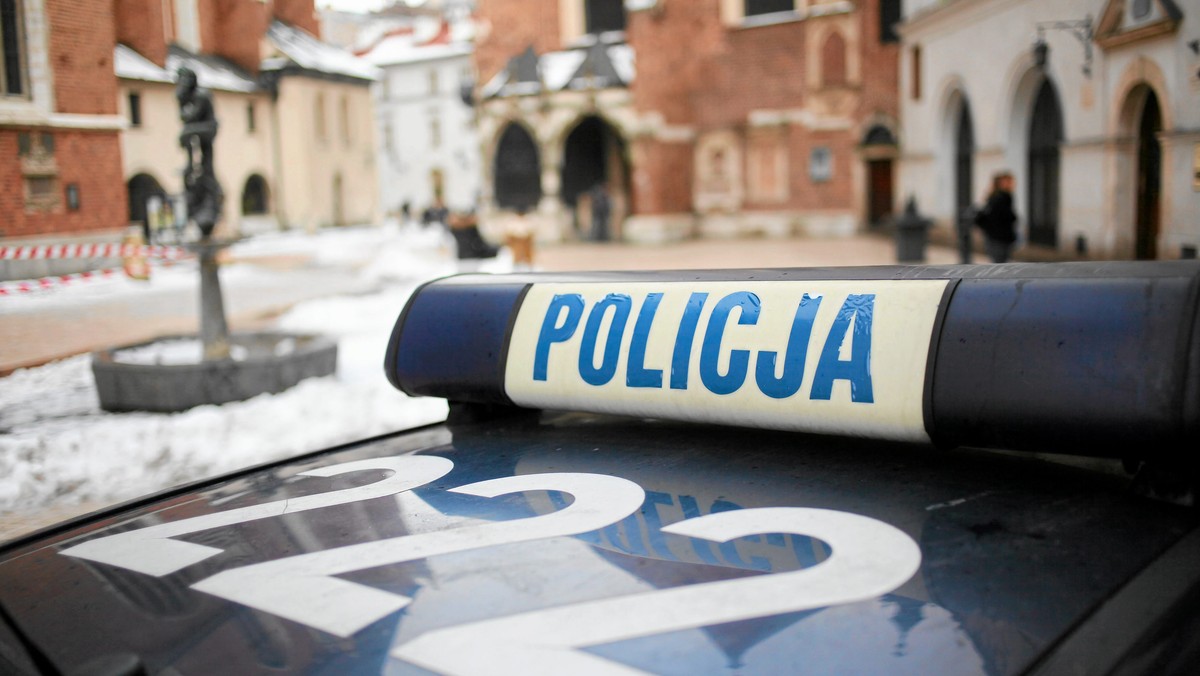 Mazowieccy policjanci zatrzymali 28-latka, który w Sochaczewie postrzelił z broni pneumatycznej 9-letnią dziewczynkę - informuje RMF FM. Mężczyzna początkowo nie przyznawał się do czynu, a potem tłumaczył, że strzelał do wróbli.