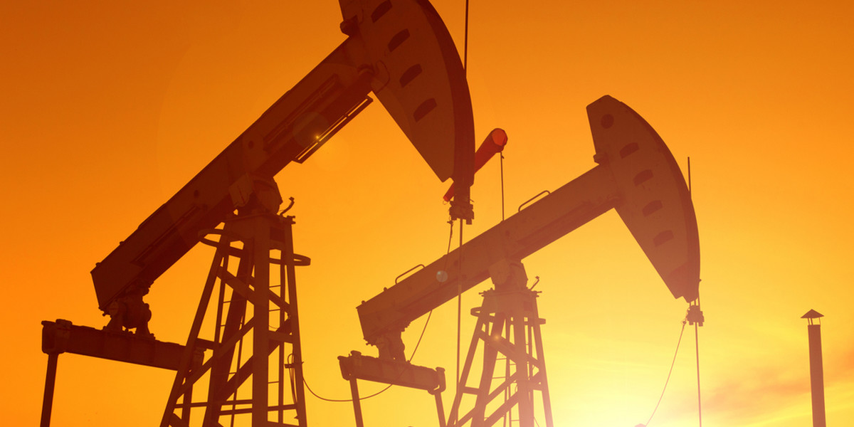 To największy wzrost zapasów ropy w USA od marca br.