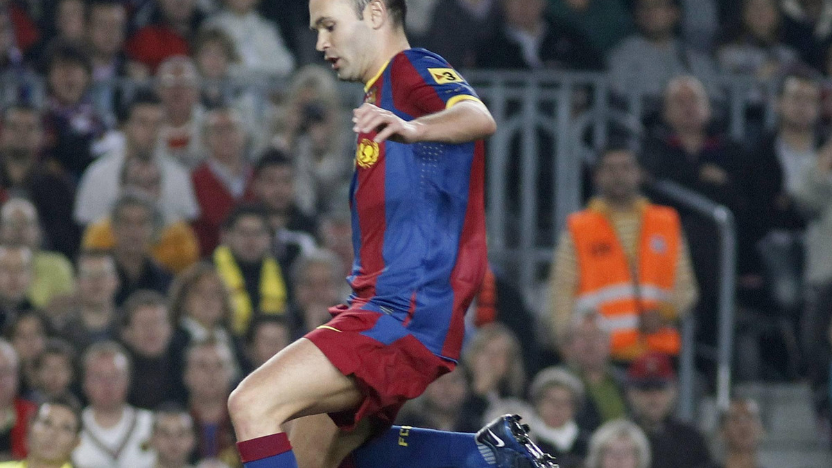 Andres Iniesta uważa, że Barcelonę czekają bardzo trudne mecze z Arsenalem Londyn w 1/8 finału Ligi Mistrzów. - Nie jesteśmy maszynami. Nie czeka nas żaden "spacerek" - powiedział pomocnik Blaugrany.