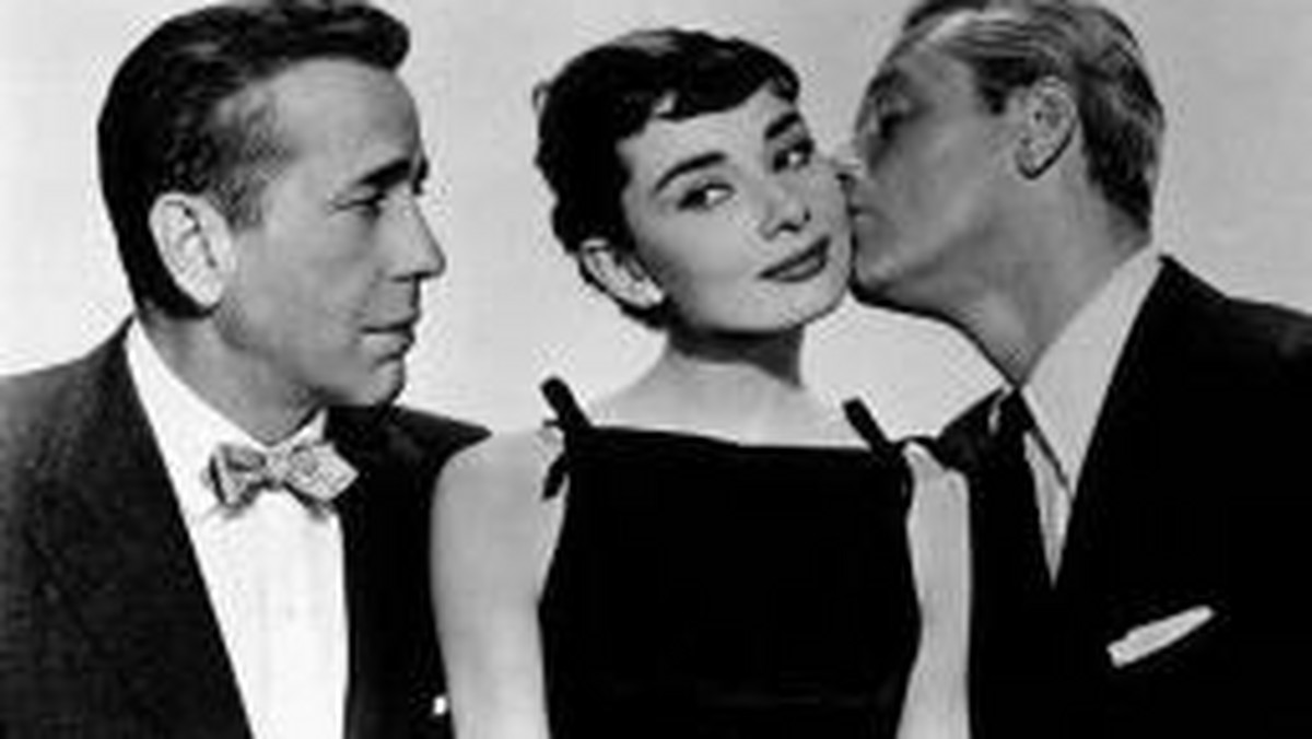 Czarna sukienka, którą Audrey Hepburn miała na sobie w filmie "Jak ukraść milion dolarów", została sprzedana na aukcji za niemal 100 tysięcy dolarów.