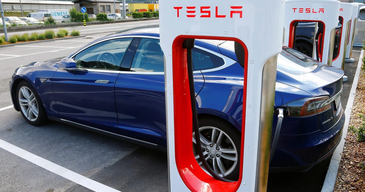 Szeryf z Tesli stworzył własne zasady. Żeby naładować auto, trzeba wpisać się na jego listę