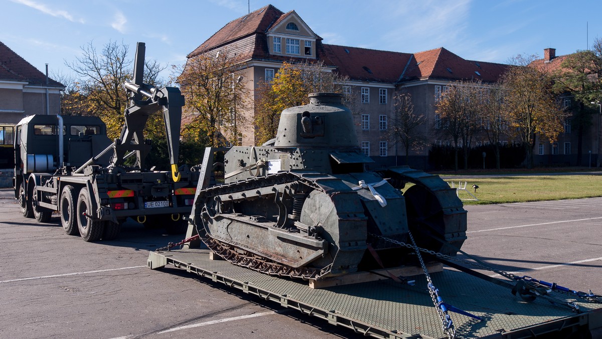 POZNAŃ CZOŁG RENAULT FT-17 WRÓCIŁ DO POLSKI