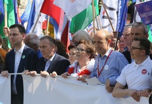 "Jesteśmy i będziemy w Europie". Trwa marsz opozycji