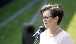 Kluzik-Rostkowska: Najważniejsze zmiany dotyczą podręczników i jedzenia