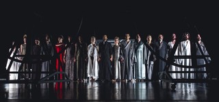 Obnażony Moloch: Premiera „Crazy God” Teatru Pieśń Kozła