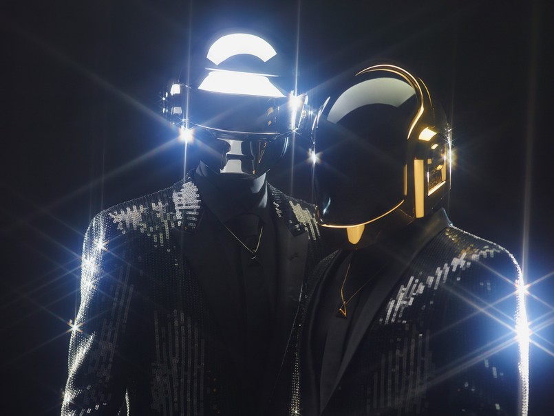 – Chcieliśmy stworzyć fikcyjne postaci, które funkcjonują w prawdziwym świecie. Fascynuje nas granica pomiędzy fikcją a rzeczywistością. Kraftwerk, Ziggy Stardust, Kiss... Oni nas inspirowali. Kaski na naszych głowach to taki luksusowy styl science fiction, który nas wyraża – mówi Thomas Bangalter