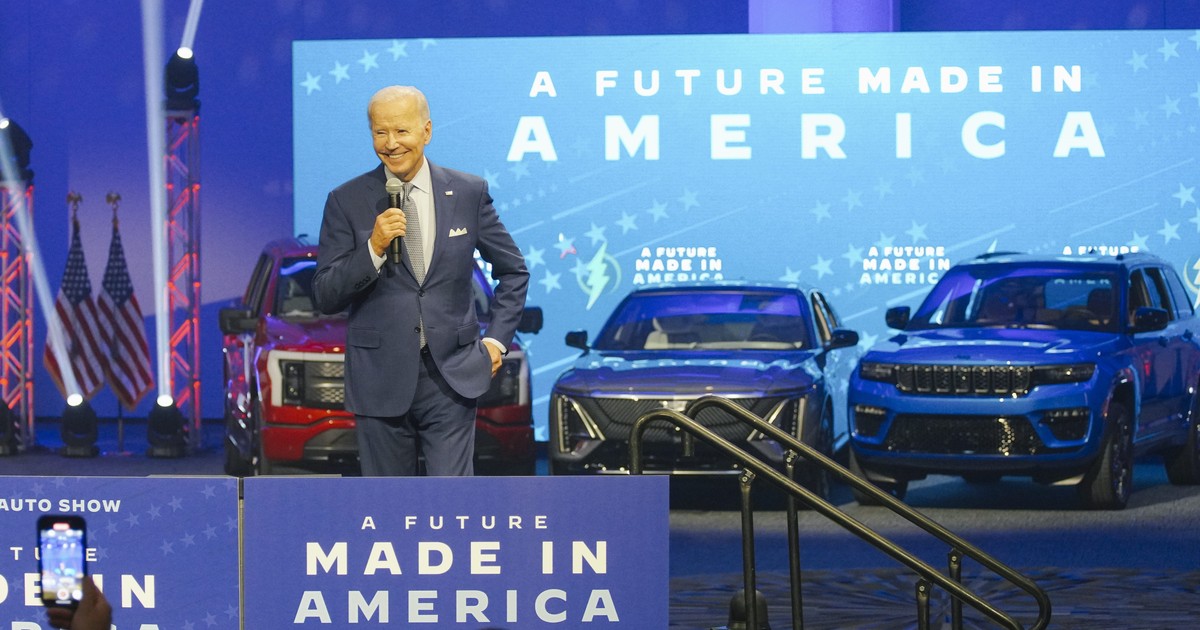 Biden is racing to boost EV charging networks before Trump takes office ...