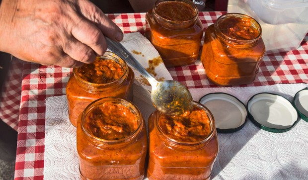 ajvar u tegli