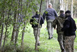 28.09.2021 Okolice Kuźnicy Białostockiej. Straż Graniczna podczas kontroli terenu przy granicy z Białorusią w związku z masową migracją od strony Białorusi.