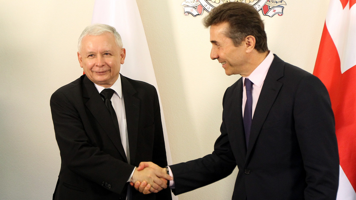 Prezes PiS Jarosław Kaczyński, który jest dziś z wizytą w Gruzji, spotkał się z prezydentem Micheilem Saakaszwilim oraz byłym premierem Vano Merabiszwilim, przebywającym w zakładzie karnym; po południu rozmawiał z szefem gruzińskiego rządu Bidziną Iwaniszwilim.