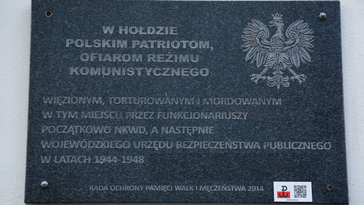 1 marca 1951 r. w więzieniu na warszawskim Mokotowie, po pokazowym procesie, władze komunistyczne rozstrzelały siedmiu członków niepodległościowego IV Zarządu Głównego Zrzeszenia "Wolność i Niezawisłość". Rocznica tej zbrodni obchodzona jest od 2011 roku jako Narodowy Dzień Pamięci Żołnierzy Wyklętych.