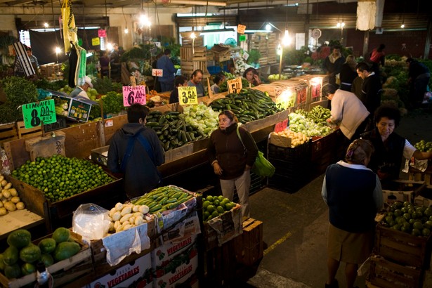 Central de Abasto, największy targ ze świeżymi owocami i warzywami e Mexico City