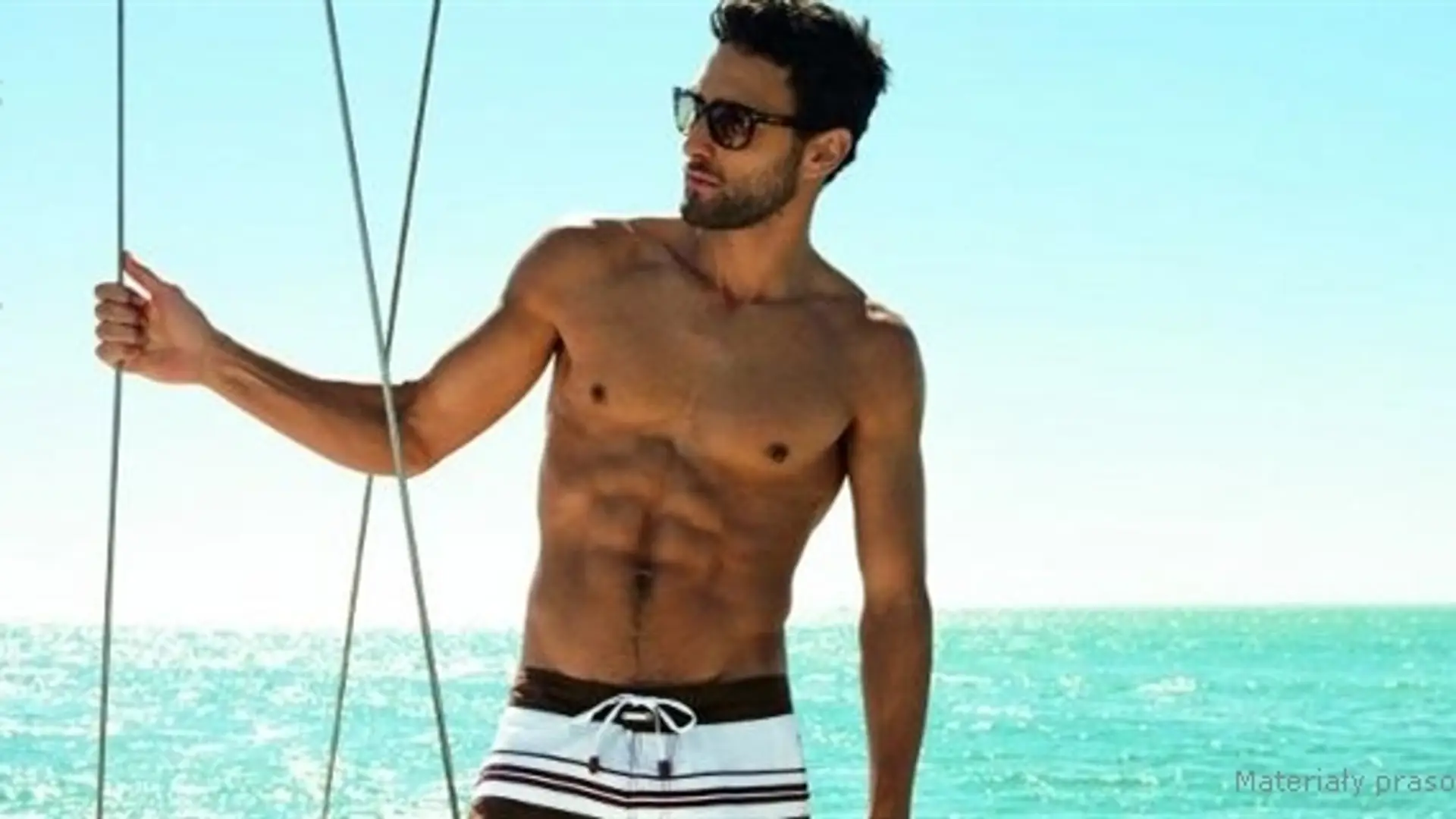 Uff, jak gorąco - Noah Mills w kampanii Calzedonia