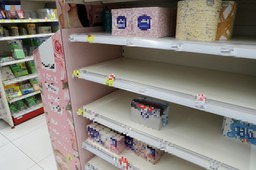 W pierwszych dniach kwarantanny wydaliśmy w sklepach tyle pieniędzy, co przed Bożym Narodzeniem